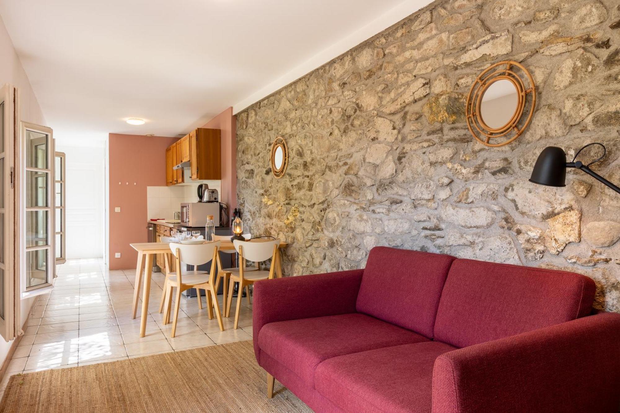 La Grande Maison Rouge Apartment Angoustrine