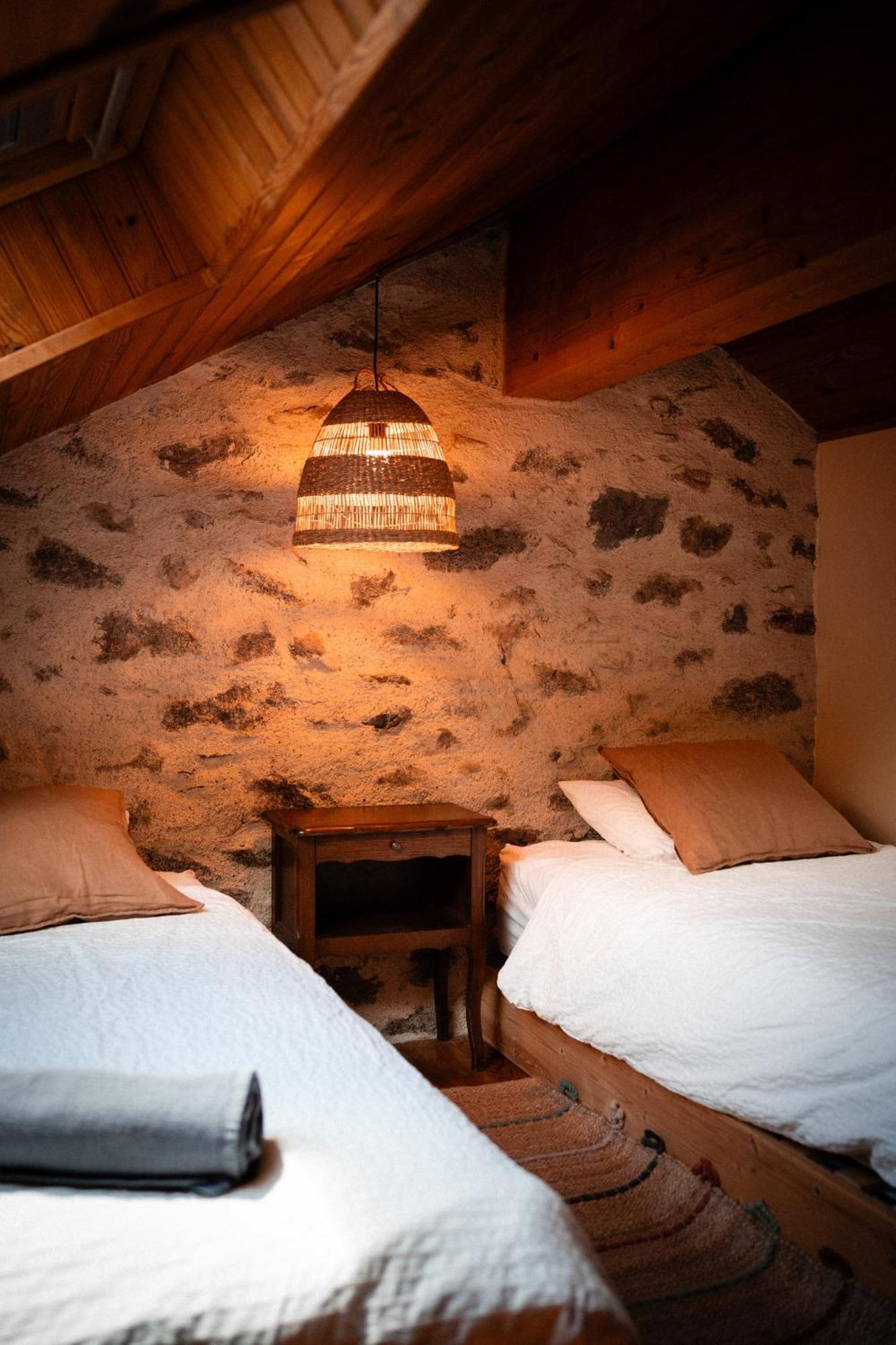 La Grande Maison Rouge Apartment Angoustrine